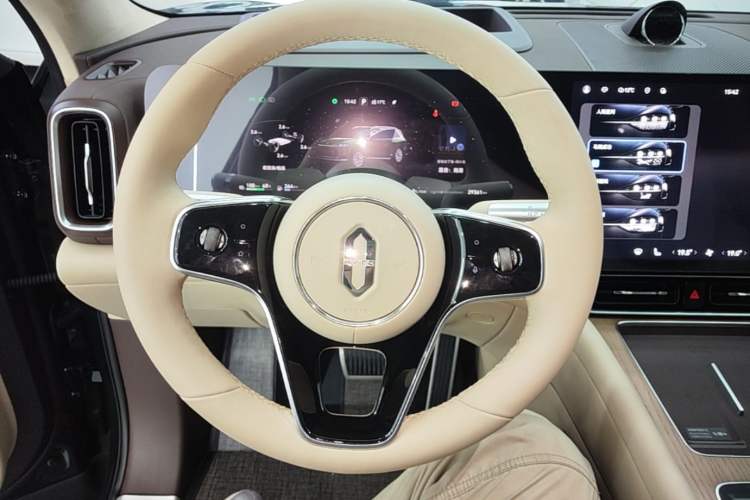 Used Hima AITO M9 2024 Range-Extended Ultra Version 52 kWh 6-Seater Model Steering Wheel