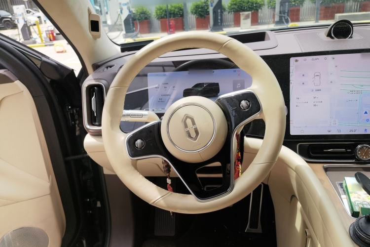 Used Hima AITO M9 2024 Range-Extended Ultra Version 42 kWh 6-Seater Model Steering Wheel
