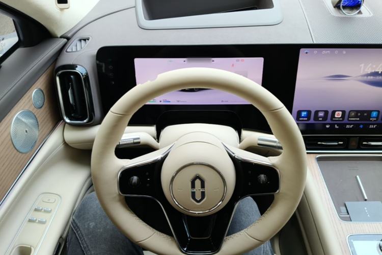 Used Hima AITO M9 2024 Range-Extended Ultra Version 42 kWh 6-Seater Model Steering Wheel