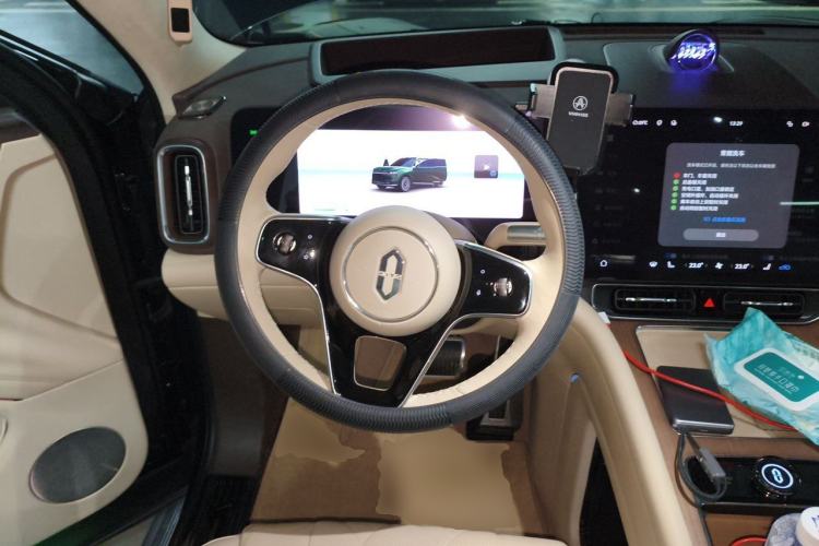 Used Hima AITO M9 2024 Range-Extended Ultra Version 52 kWh 6-Seater Model Steering Wheel