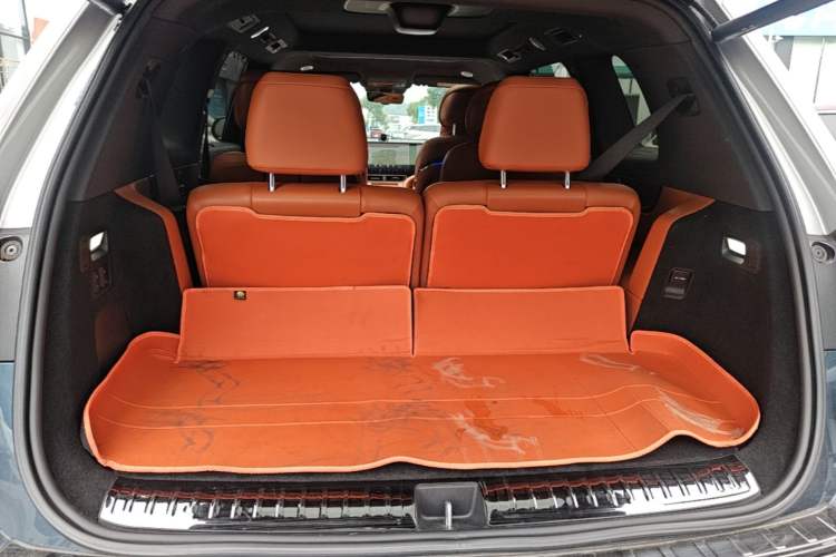 Used Hima AITO M9 2024 All-Electric Ultra Version 100 kWh 6-Seater Model Trunk