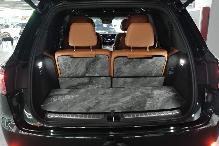 Used Hima AITO M9 2024 Range-Extended Ultra Version 52 kWh 6-Seater Model Trunk
