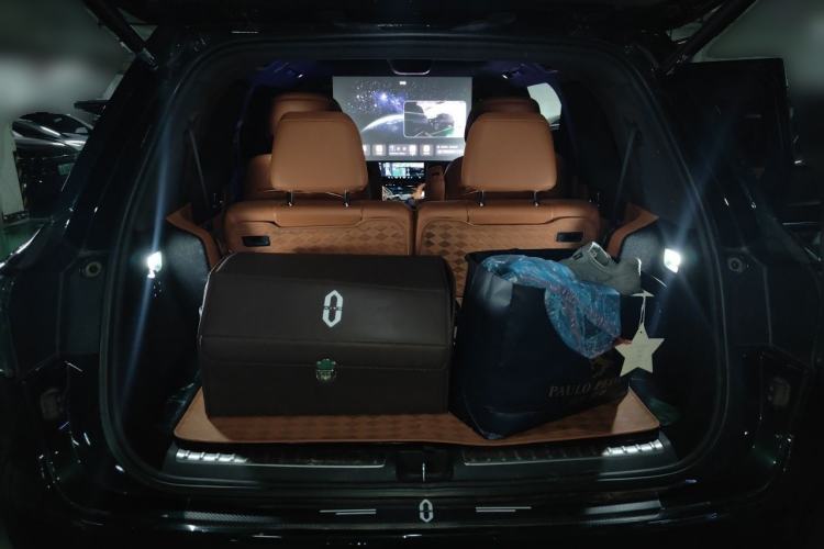 Used Hima AITO M9 2024 Range-Extended Ultra Version 52 kWh 6-Seater Model Trunk