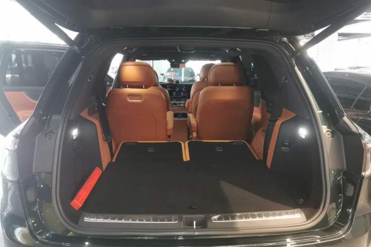 Used Hima AITO M9 2024 Range-Extended Ultra Version 42 kWh 6-Seater Model Trunk