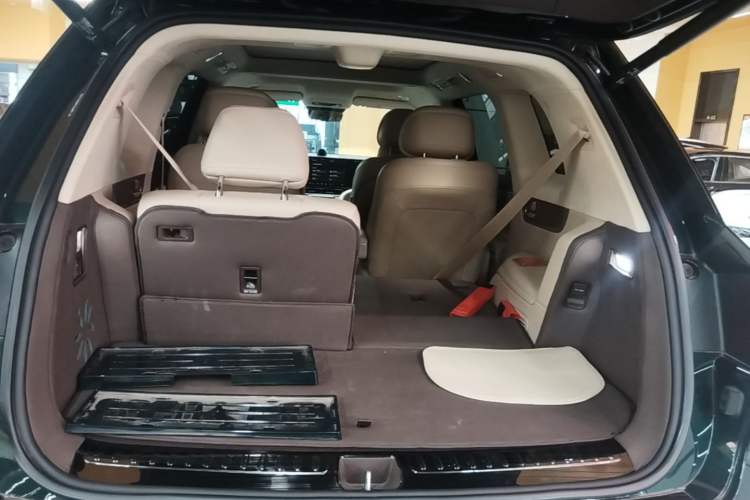 Used Hima AITO M9 2024 Range-Extended Ultra Version 52 kWh 6-Seater Model Trunk