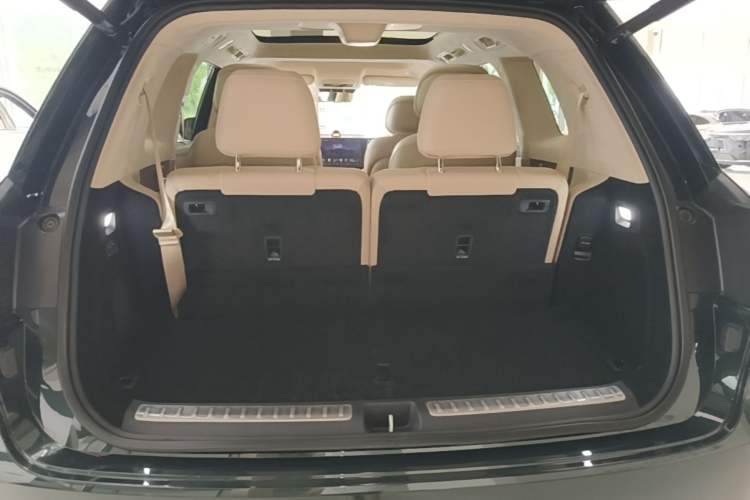 Used Hima AITO M9 2024 All-Electric Ultra Version 100 kWh 6-Seater Model Trunk