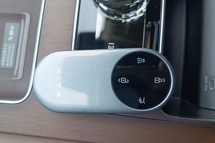 Used Hima AITO M9 2024 All-Electric Ultra Version 100 kWh 5-Seater Model Vehicle Key