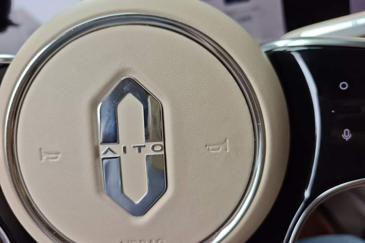 Used Hima AITO M9 2024 Range-Extended Ultra Version 52 kWh 6-Seater Model Vehicle Key