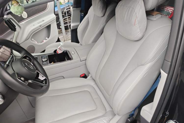 Used Hima AITO M9 2024 All-Electric Ultra Version 100 kWh 6-Seater Model Left Front Seat