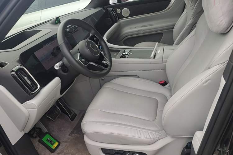 Used Hima AITO M9 2024 All-Electric Ultra Version 100 kWh 6-Seater Model Left Front Seat