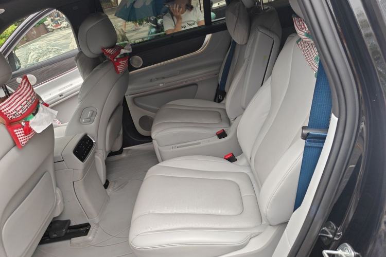 Used Hima AITO M9 2024 All-Electric Ultra Version 100 kWh 6-Seater Model Left Rear Seat