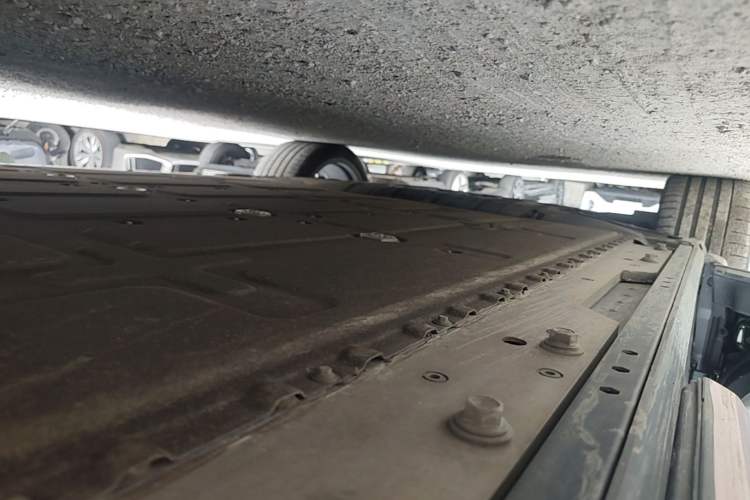 Used Hima AITO M9 2024 All-Electric Ultra Version 100 kWh 6-Seater Model Left Side Sill