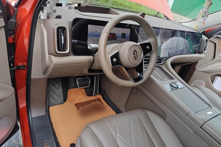 Used Hima AITO M9 2024 Range-Extended Ultra Version 42 kWh 6-Seater Model Center Console