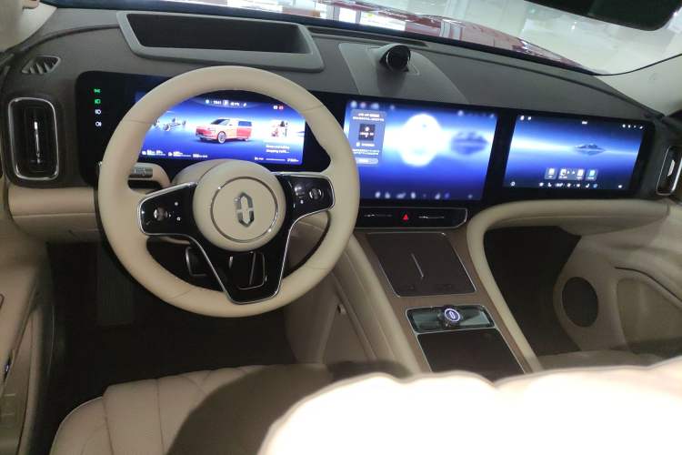 Used Hima AITO M9 2024 Range-Extended Ultra Version 42 kWh 6-Seater Model Center Console
