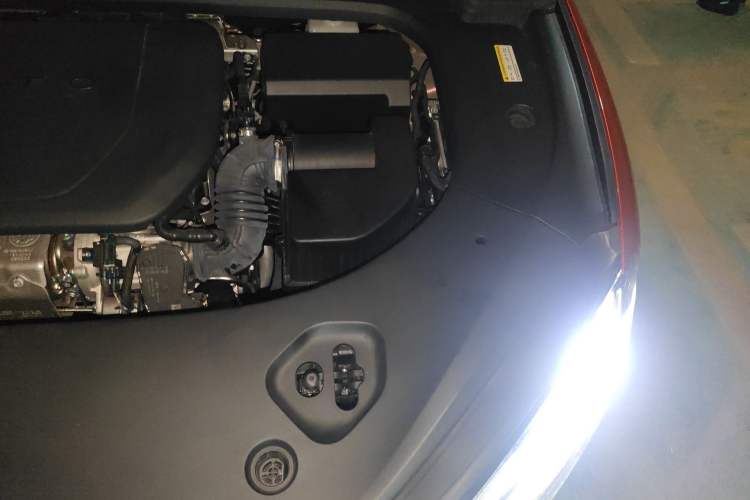 Used Hima AITO M9 2024 Range-Extended Ultra Version 42 kWh 6-Seater Model Engine Bay Left