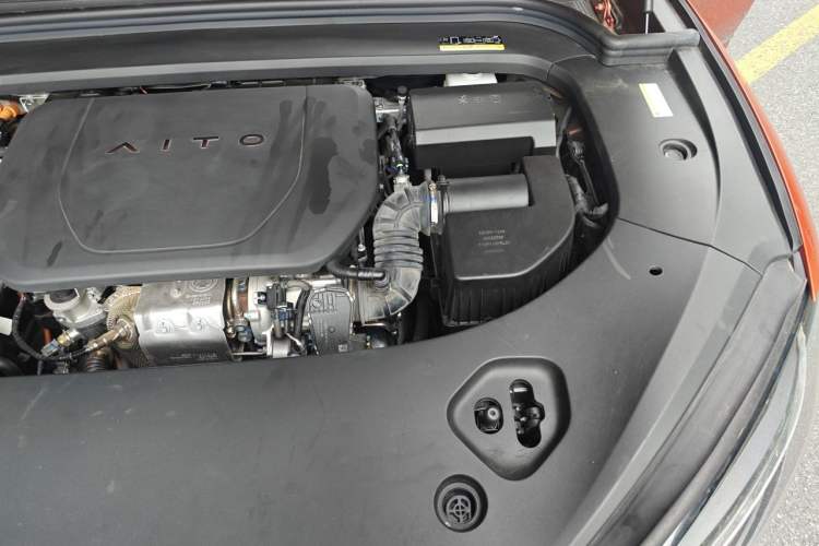Used Hima AITO M9 2024 Range-Extended Ultra Version 42 kWh 6-Seater Model Engine Bay Left