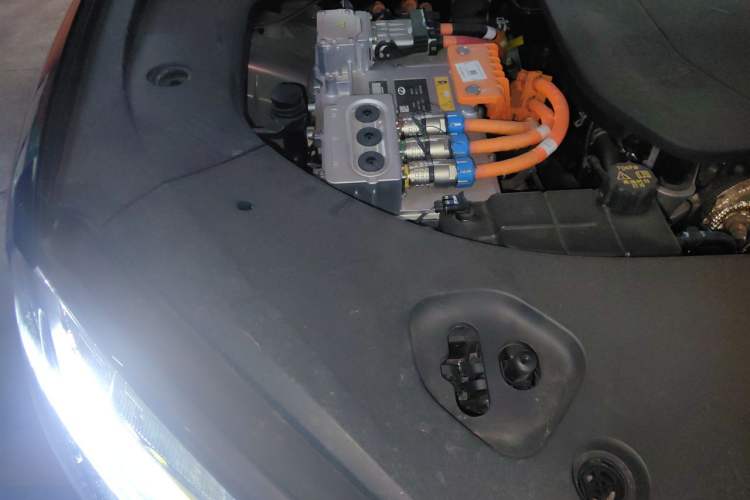 Used Hima AITO M9 2024 Range-Extended Ultra Version 52 kWh 5-Seater Model Engine Bay Right