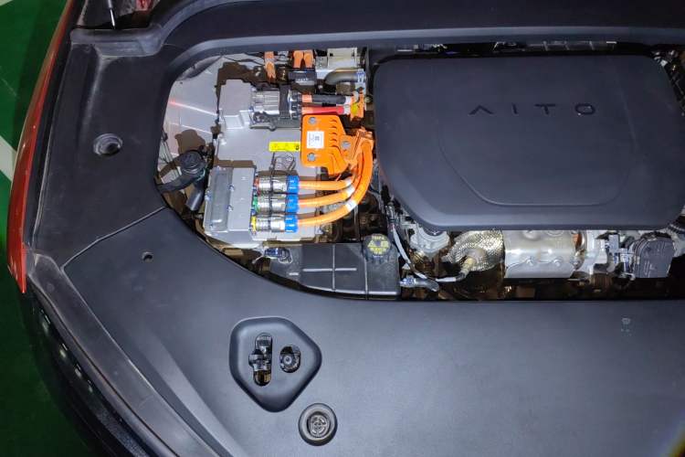 Used Hima AITO M9 2024 Range-Extended Ultra Version 42 kWh 6-Seater Model Engine Bay Right