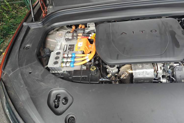 Used Hima AITO M9 2024 Range-Extended Ultra Version 42 kWh 6-Seater Model Engine Bay Right