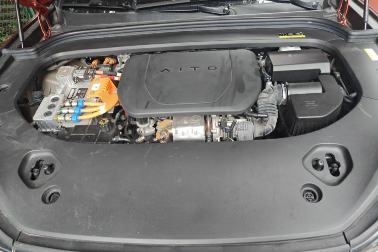 Used Hima AITO M9 2024 Range-Extended Ultra Version 42 kWh 6-Seater Model Engine Bay