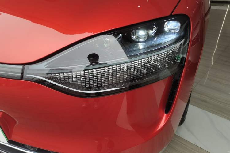 Used Hima AITO M9 2024 Range-Extended Ultra Version 42 kWh 6-Seater Model Left Front Headlight