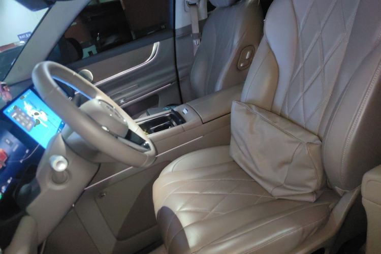 Used Hima AITO M9 2024 Range-Extended Ultra Version 52 kWh 5-Seater Model Left Front Seat