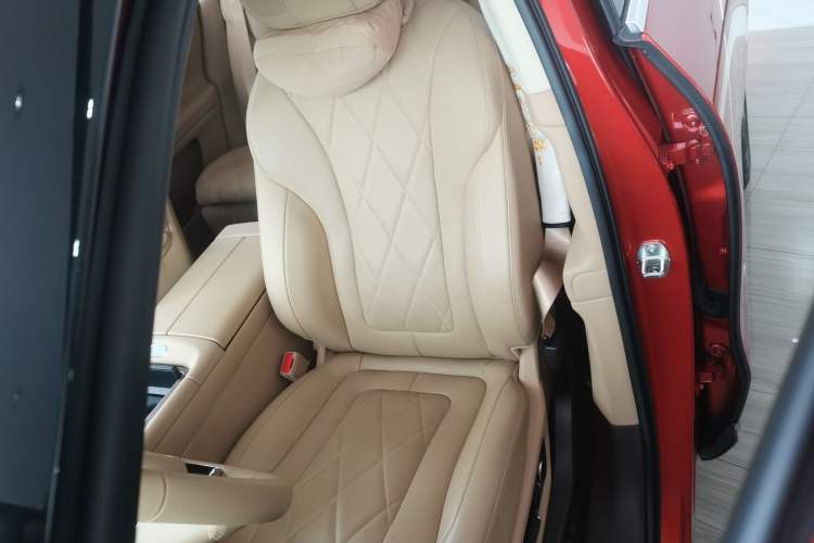 Used Hima AITO M9 2024 Range-Extended Ultra Version 42 kWh 6-Seater Model Left Front Seat