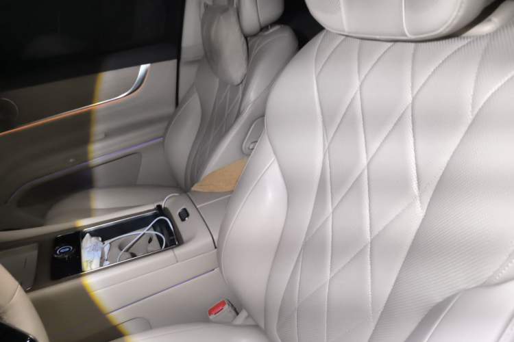 Used Hima AITO M9 2024 Range-Extended Ultra Version 42 kWh 6-Seater Model Left Front Seat