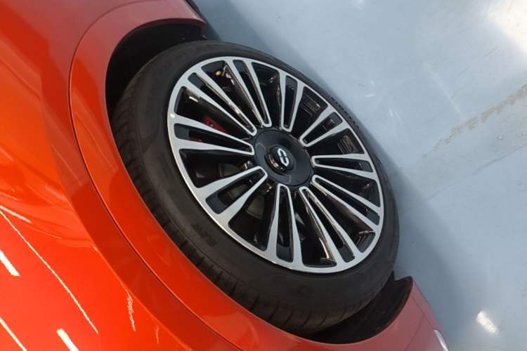 Used Hima AITO M9 2024 Range-Extended Ultra Version 52 kWh 5-Seater Model Left Front Wheel Hub