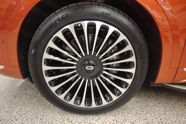 Used Hima AITO M9 2024 Range-Extended Max Edition 42 kWh 6-Seater Version Left Front Wheel Hub