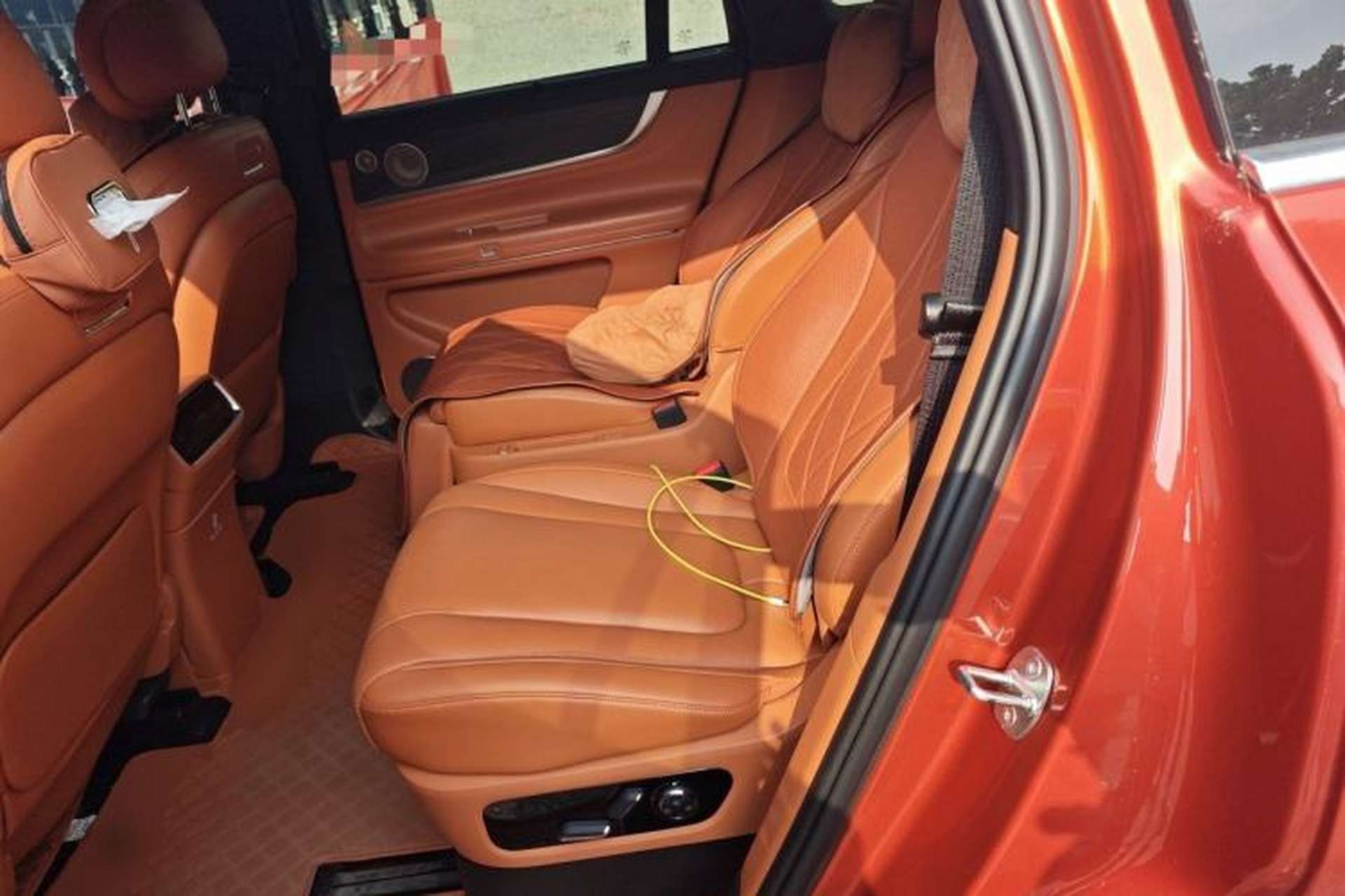 Used Hima AITO M9 2024 Range-Extended Ultra Version 42 kWh 6-Seater Model Left Rear Seat