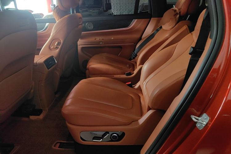 Used Hima AITO M9 2024 Range-Extended Ultra Version 42 kWh 6-Seater Model Left Rear Seat