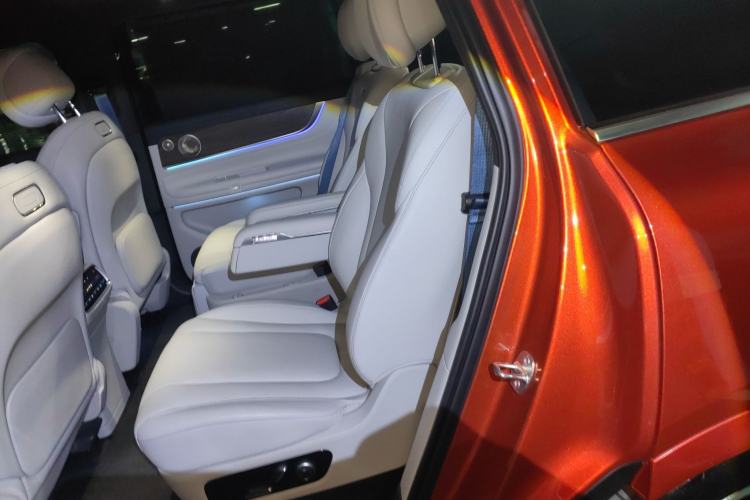 Used Hima AITO M9 2024 Range-Extended Ultra Version 42 kWh 6-Seater Model Left Rear Seat