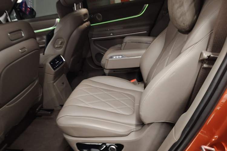 Used Hima AITO M9 2024 Range-Extended Max Edition 42 kWh 6-Seater Version Left Rear Seat