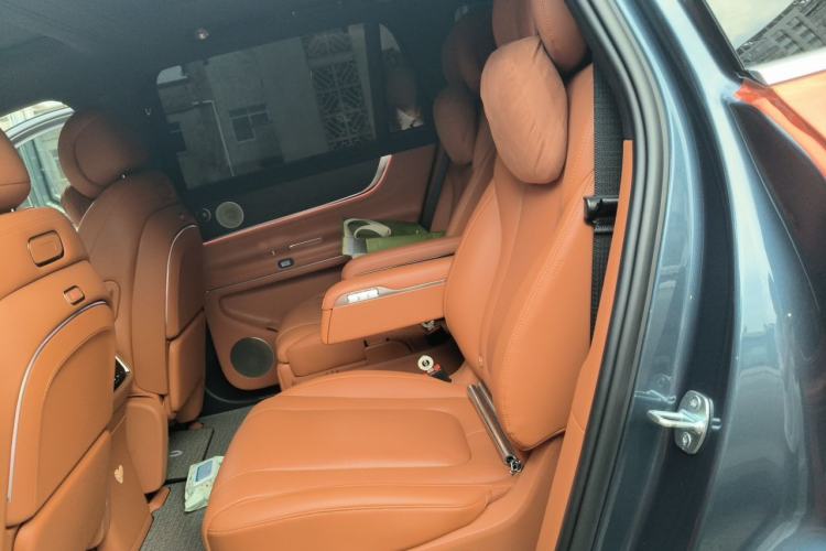 Used Hima AITO M9 2024 Range-Extended Ultra Version 42 kWh 6-Seater Model Left Rear Seat