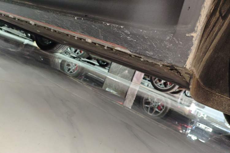 Used Hima AITO M9 2024 All-Electric Ultra Version 100 kWh 5-Seater Model Left Side Sill