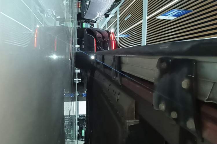 Used Hima AITO M9 2024 Range-Extended Ultra Version 42 kWh 6-Seater Model Left Side Sill