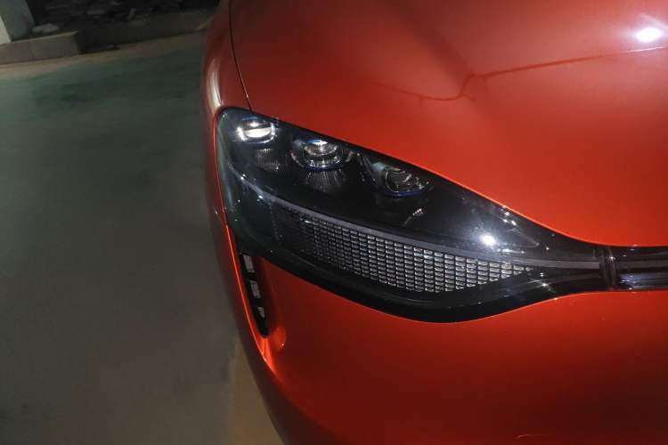 Used Hima AITO M9 2024 Range-Extended Ultra Version 42 kWh 6-Seater Model Right Front Headlight