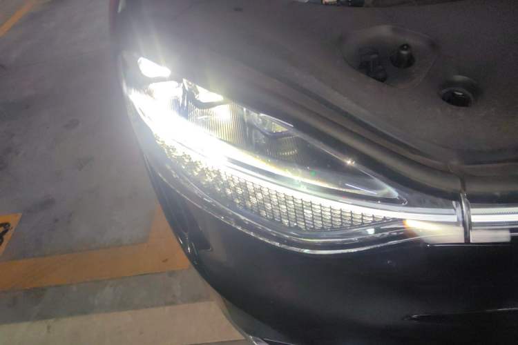 Used Hima AITO M9 2024 Range-Extended Ultra Version 52 kWh 5-Seater Model Right Front Headlight