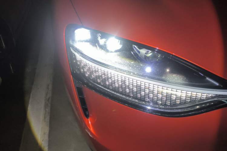 Used Hima AITO M9 2024 Range-Extended Ultra Version 42 kWh 6-Seater Model Right Front Headlight