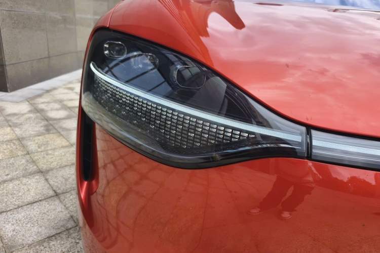 Used Hima AITO M9 2024 Range-Extended Ultra Version 42 kWh 6-Seater Model Right Front Headlight