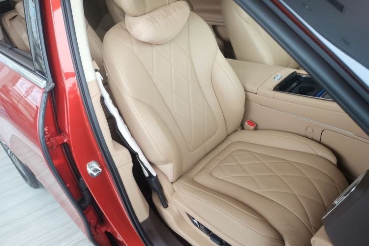 Used Hima AITO M9 2024 Range-Extended Ultra Version 42 kWh 6-Seater Model Right Front Seat