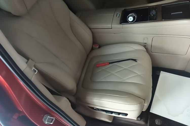 Used Hima AITO M9 2024 Range-Extended Ultra Version 42 kWh 6-Seater Model Right Front Seat