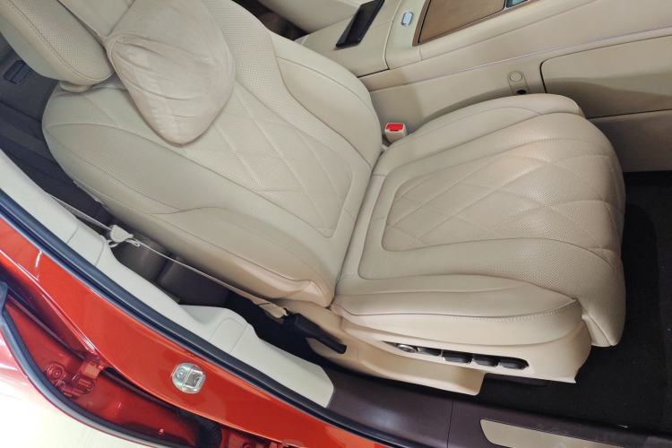 Used Hima AITO M9 2024 Range-Extended Ultra Version 52 kWh 5-Seater Model Right Front Seat