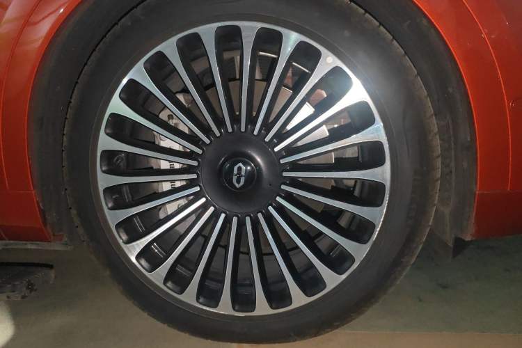 Used Hima AITO M9 2024 Range-Extended Ultra Version 42 kWh 6-Seater Model Right Front Wheel Hub
