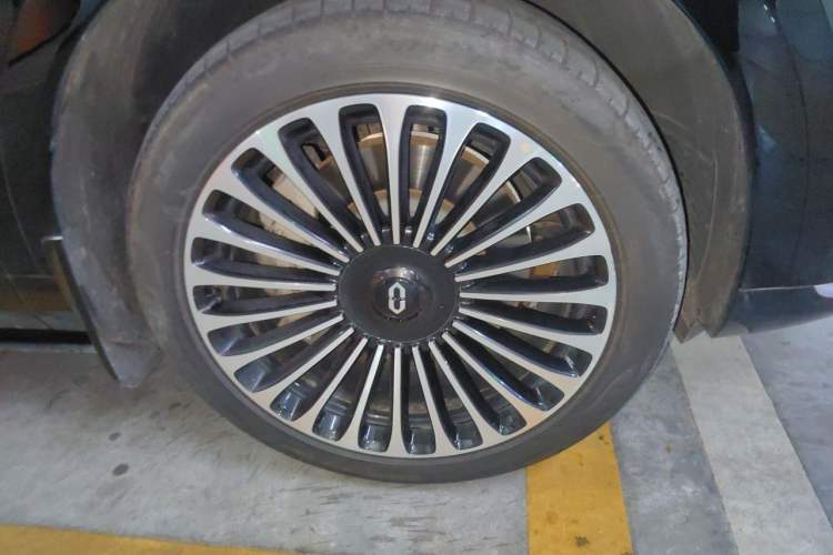Used Hima AITO M9 2024 Range-Extended Ultra Version 52 kWh 5-Seater Model Right Front Wheel Hub