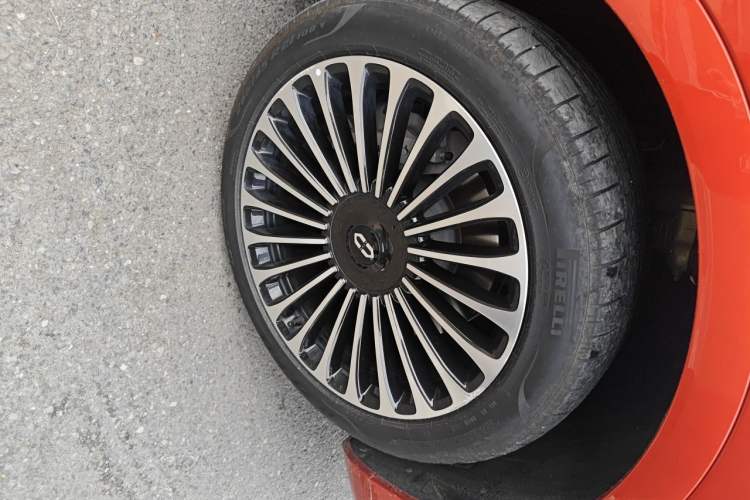 Used Hima AITO M9 2024 Range-Extended Ultra Version 42 kWh 6-Seater Model Right Front Wheel Hub
