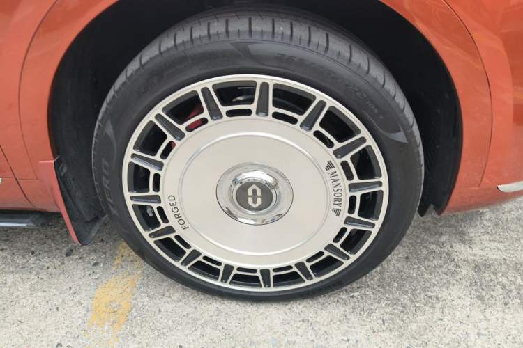 Used Hima AITO M9 2024 Range-Extended Ultra Version 42 kWh 6-Seater Model Right Front Wheel Hub