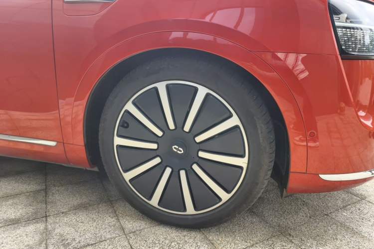 Used Hima AITO M9 2024 Range-Extended Ultra Version 42 kWh 6-Seater Model Right Front Wheel Hub