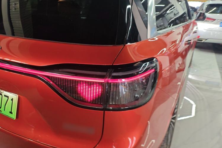 Used Hima AITO M9 2024 All-Electric Ultra Version 100 kWh 5-Seater Model Right Rear Taillight